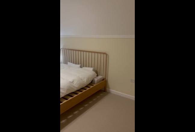 Bright and Spacious Double Room Main Photo