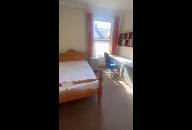 Smithdown spacious double room/ tenancy takeover Main Photo