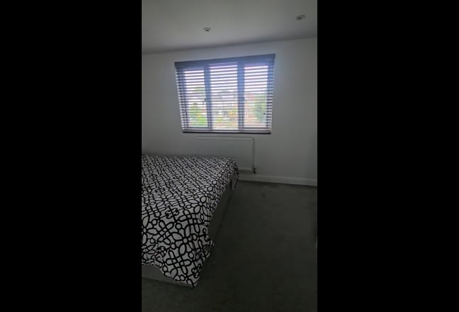 Modern Ensuite Loft Room – Ideal for Professional  Main Photo