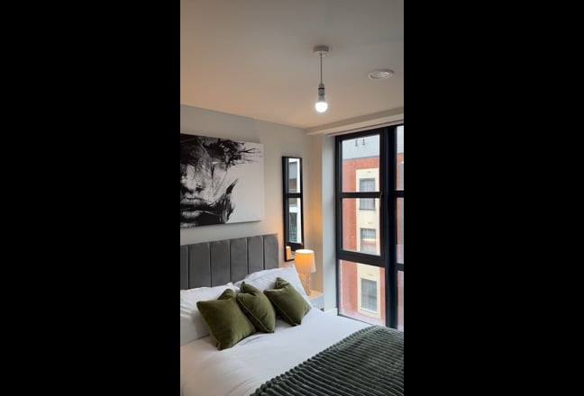 Luxury 2-Bed Apartment | No Deposit | Bills Incl Main Photo
