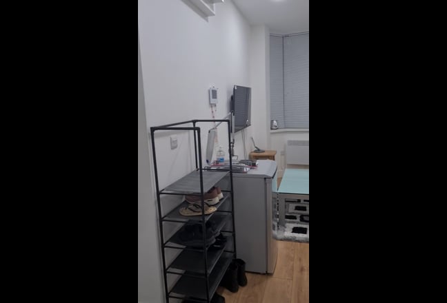  Amazing double room in a cosy female house Main Photo