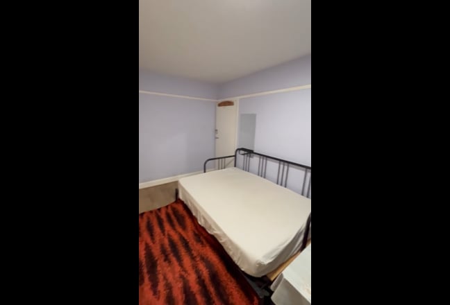 Double room for single occupancy - ideal location  Main Photo
