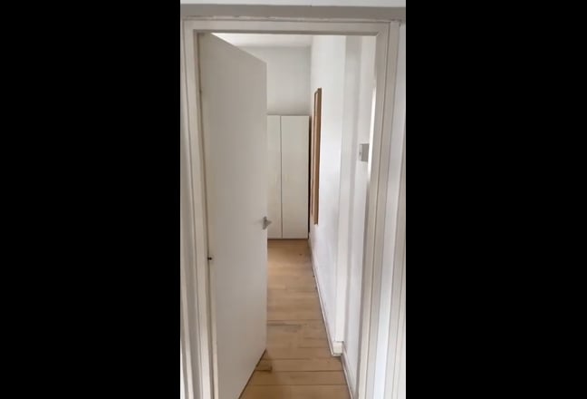 Quiet Double Room near St James’s Park Main Photo
