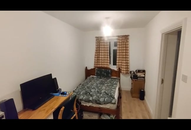 Double En-suite Room in Harrow Main Photo