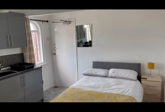 Double room vacant - less than £20 per night! Main Photo