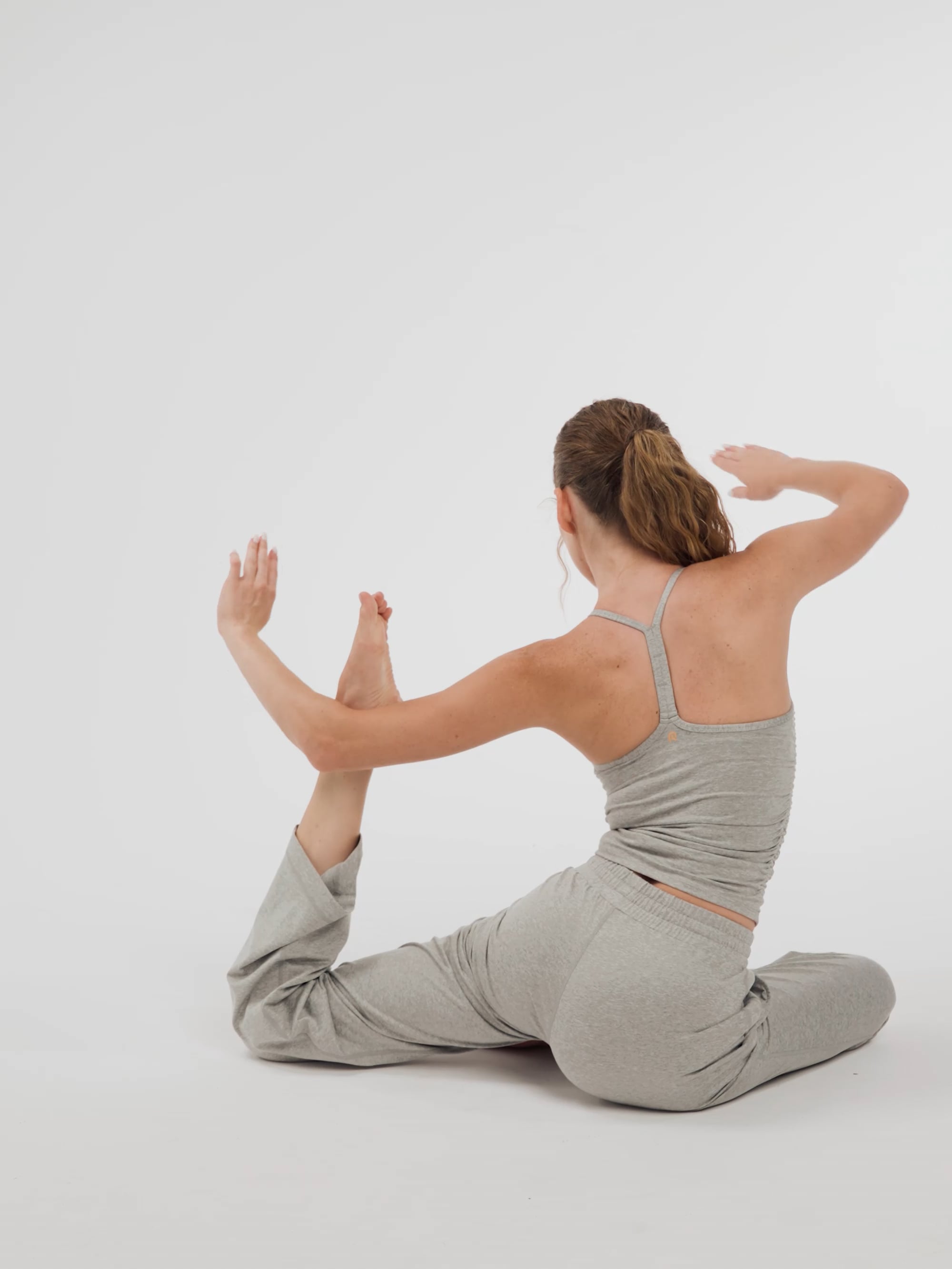 גופייה עם כיווצים וחזייה מובנית מבד ilios