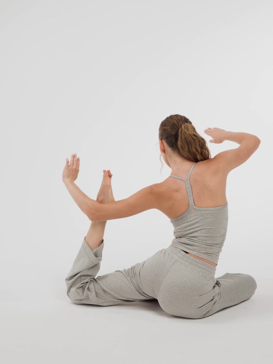 גופייה עם כיווצים וחזייה מובנית מבד ilios