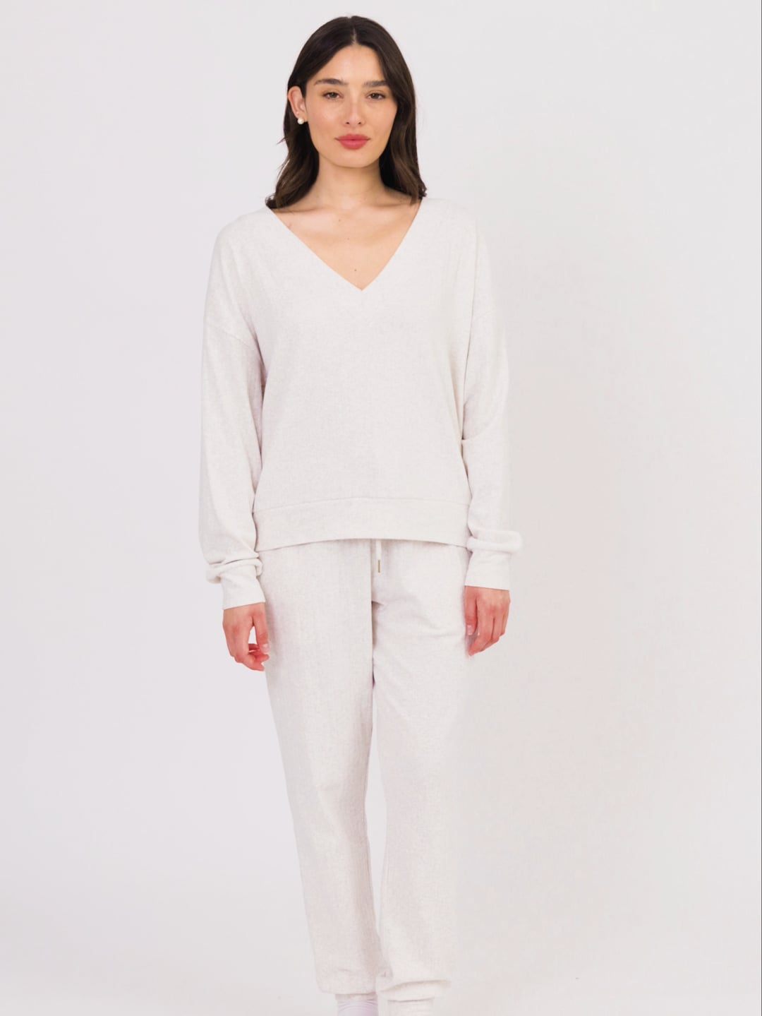 סט פיג’מה רכה עם צווארון וי