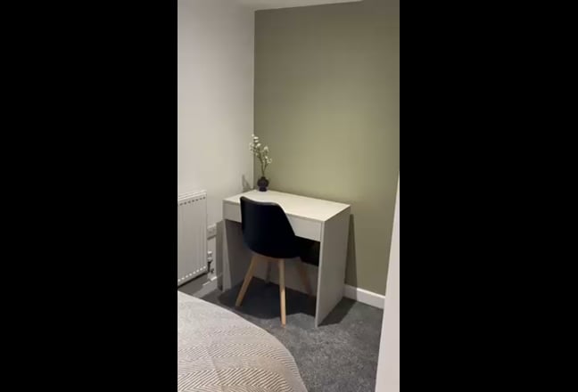 Professional shared home - perfect location!! Main Photo