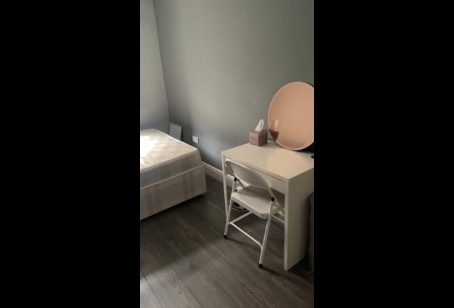 Cosy Room by Turnpike Lane Station! Main Photo