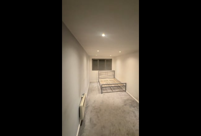 Stunning 4 Bed Home with Massive Garden Main Photo