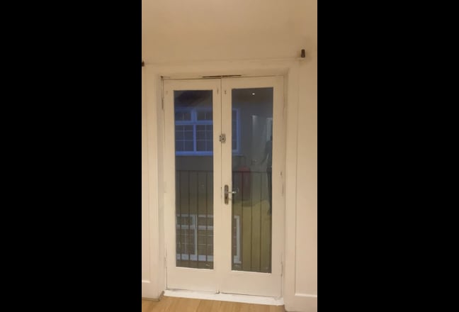 2 Wonderful rooms right in the centre Main Photo