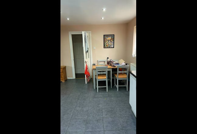 Double room in cat loving shared house, bills incl Main Photo