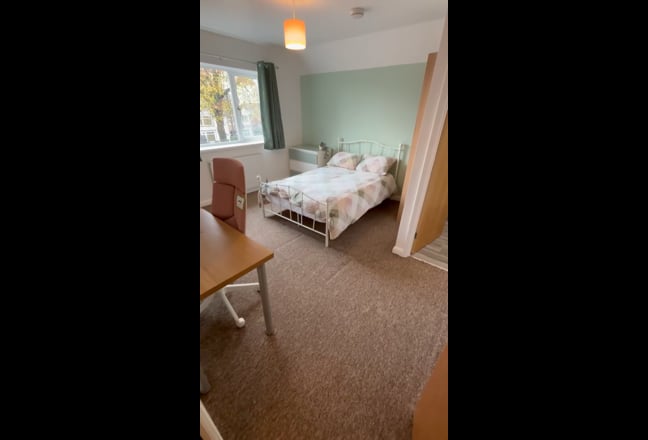 Large beautifully decorated en-suite room  Main Photo