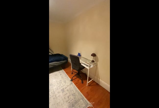 Room to rent in a spacious 2 bed/2 bath flat Main Photo