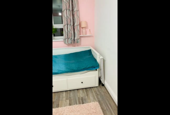 Room in stokey (short term) Main Photo