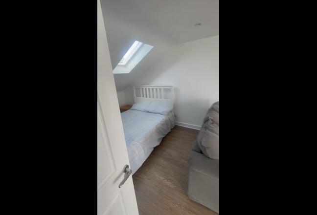 Spacious Loft Retreat - Your Own Private Oasis! Main Photo