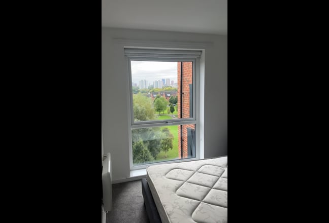 Double Room with Private Bathroom Near City Centre Main Photo