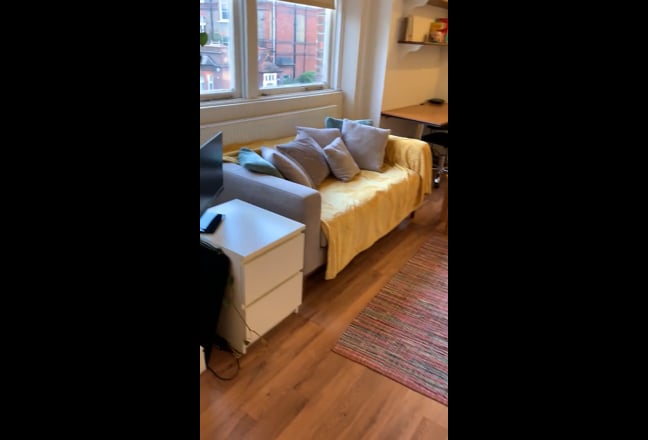 Delightful Studio Flat In Prime Location Main Photo