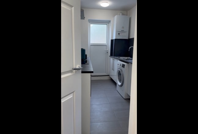 Newly renovated rooms in Kentish Town Main Photo