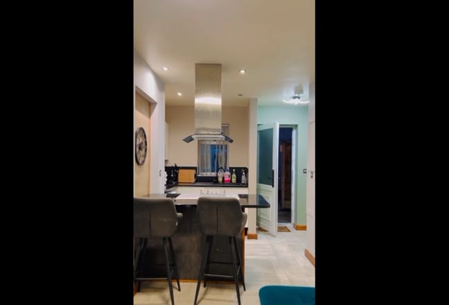 Executive 2 and 5 -Bed house  Main Photo