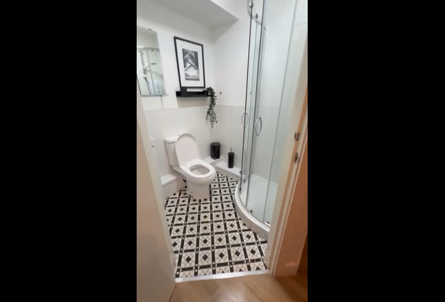 Modern Ensuite Room –All Bills Included – HX1 Main Photo