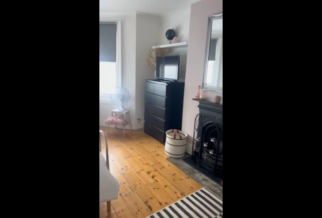 Bright & Spacious King Room in Kemptown Main Photo