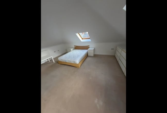 Great Large En-suite Room Main Photo