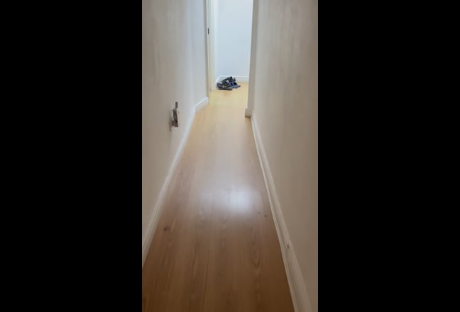 Single room in a clean and quiet shared flat Main Photo