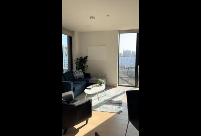 Spacious 1 Bed in Affluent New Build Area E16 Main Photo