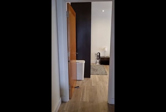 Large Double Room - Luxury Waterfront Apartment Main Photo