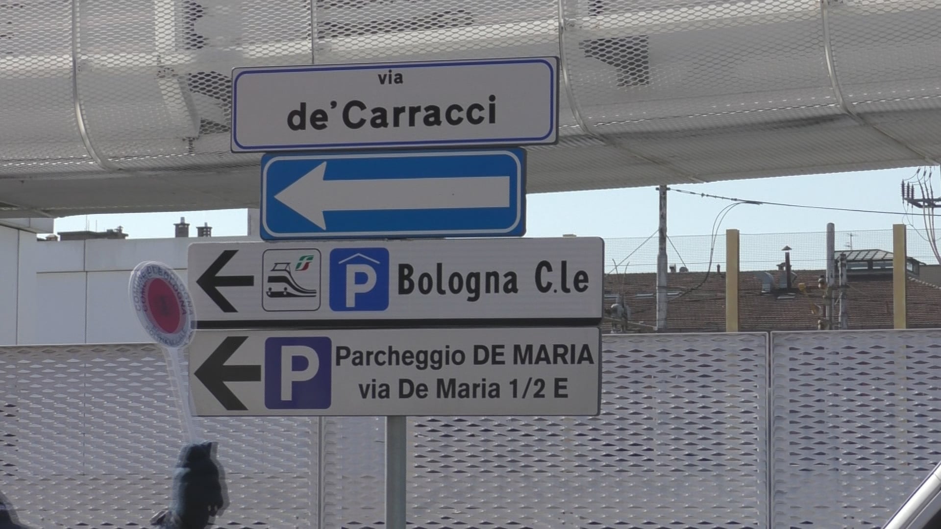 Tenta di rapire una neonata, arrestato