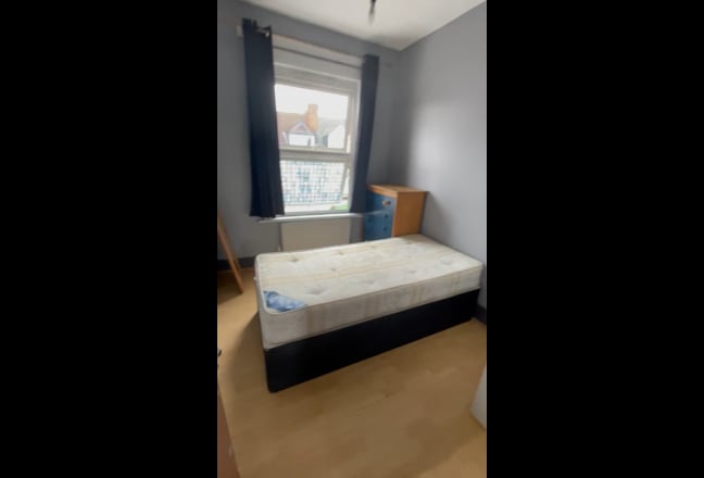 Furnished room available in a 4 bed maisonette! Main Photo