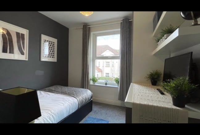 ☀️ Last Available - Refurbished, En-suite, Fridge Main Photo