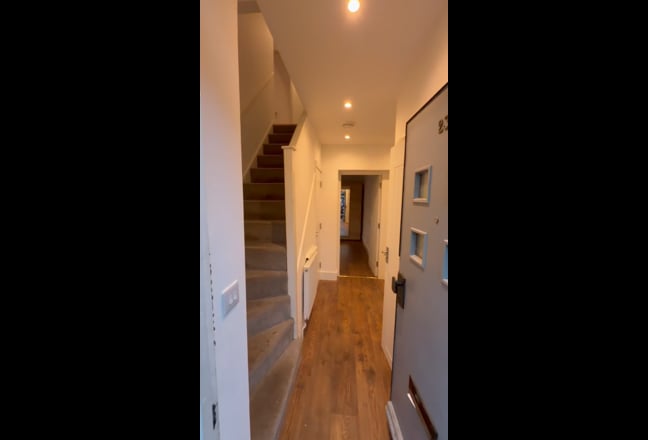 Amazing 5 Rooms - 10 Minutes to Victoria Station! Main Photo