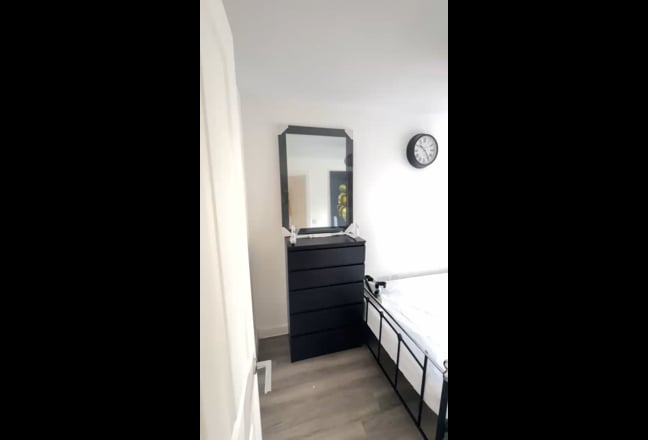 Double room, full sky TV, movies, private parking Main Photo
