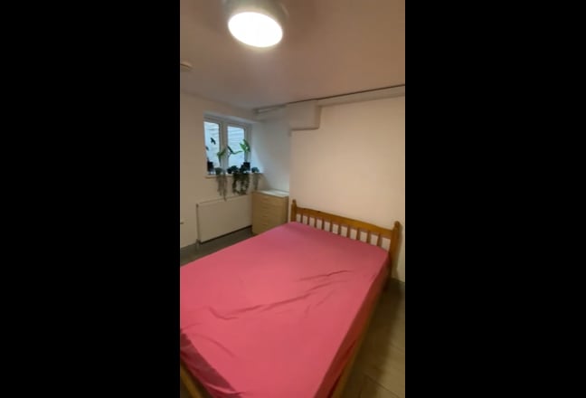 Great value lower-ground 1 bed in Islington Main Photo