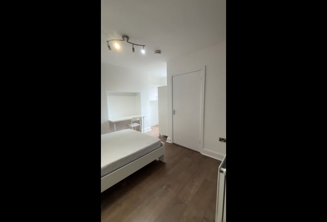 Video 1: Bedroom 7