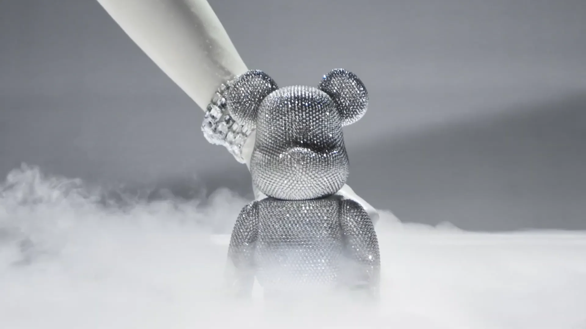 PUMA und Swarovski feiern 130 Jahre Glanz mit einer exklusiven