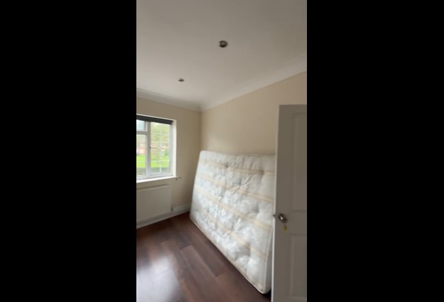 Bright 4-bedroom flat in Harrow 🙋🏻‍♂️ Main Photo