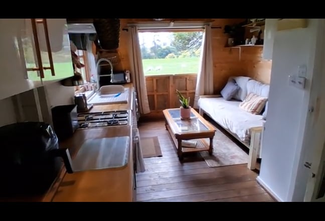 Self contained garden cabin, idyllic setting! Main Photo