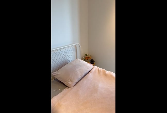Lovely Bedroom - Private Bathroom in a Modern flat Main Photo