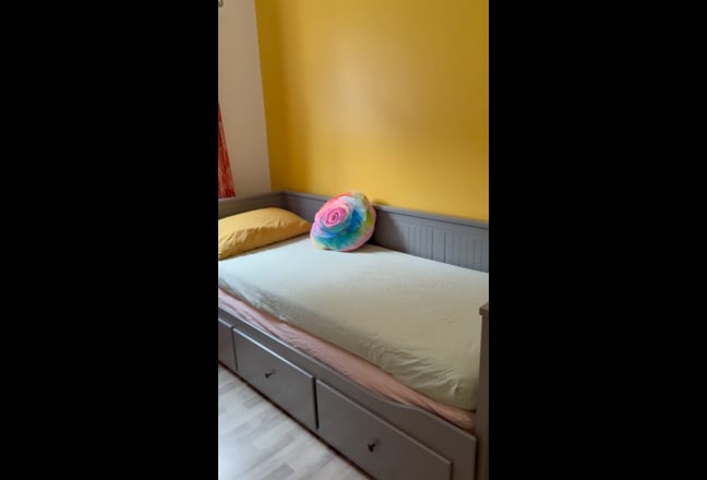 Rent a room in a modern home  Main Photo