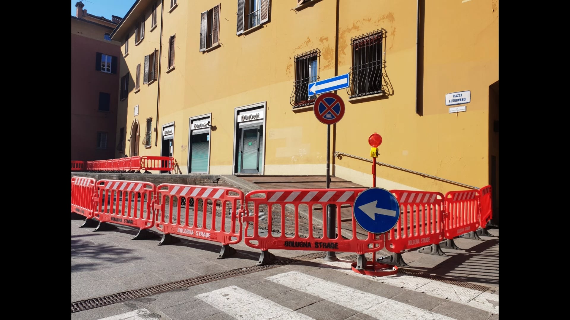 Transenne in piazza Aldrovandi contro il degrado