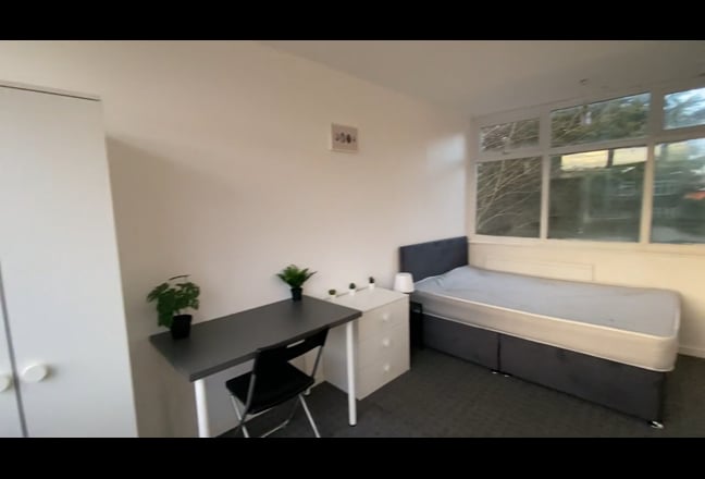 Available - Stylish Double Bedrooms In Bolton Main Photo