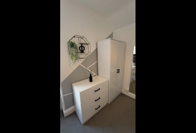 Modern Room with All Bills Included Main Photo