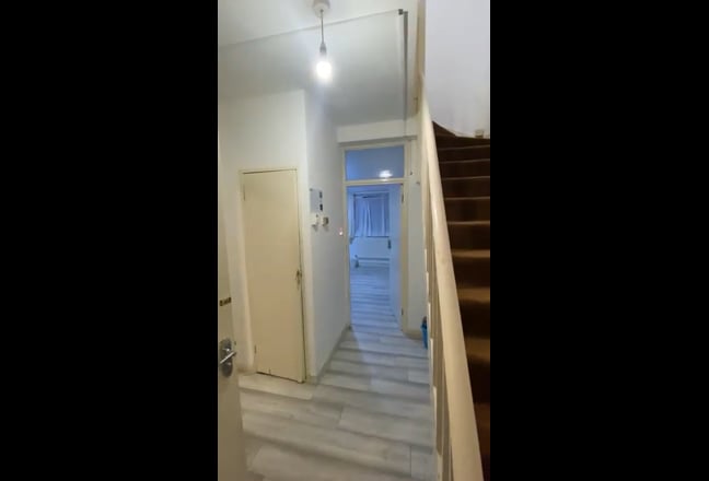 Room available in canary wharf (immediate move in) Main Photo