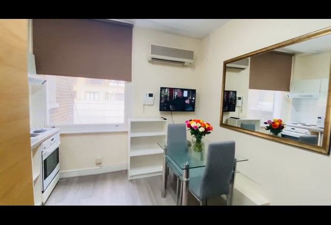 Double Studio Flat in South Kensington SW7 Main Photo