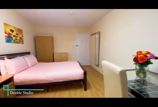 Spacious Studio Flat in South Kensington SW7  Main Photo