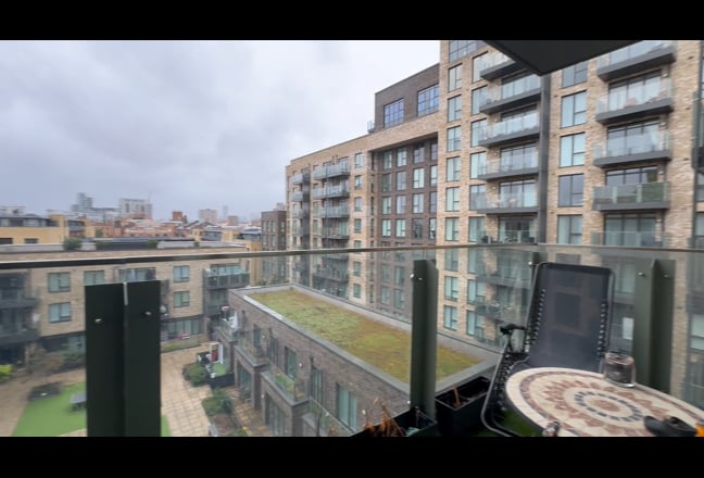 Spacious double bedroom near Canary Wharf Main Photo